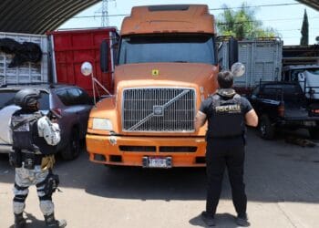 Aseguran taller con tractocamiones robados en Uruapan