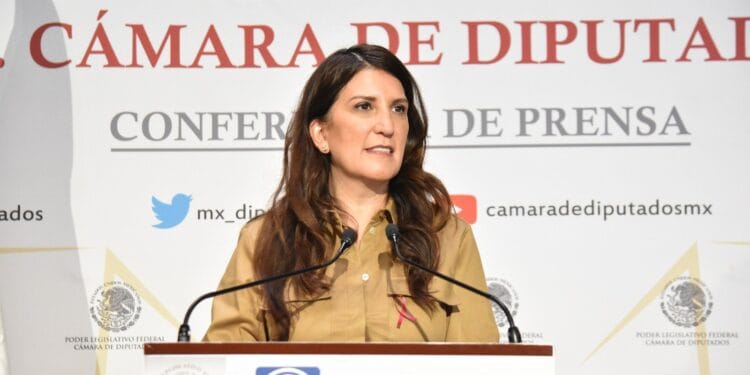 Panista Kenia López Rabadán quiere que nuestro país se llame México