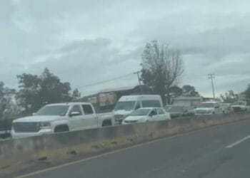 Lluvia provoca atorones en Morelia