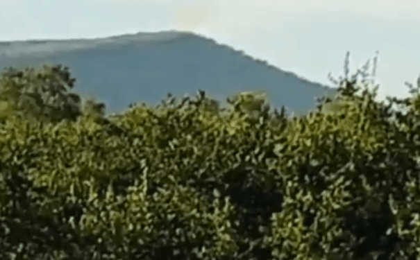 Se enfrentan grupos armados en Apatzingán; reportan dronazos