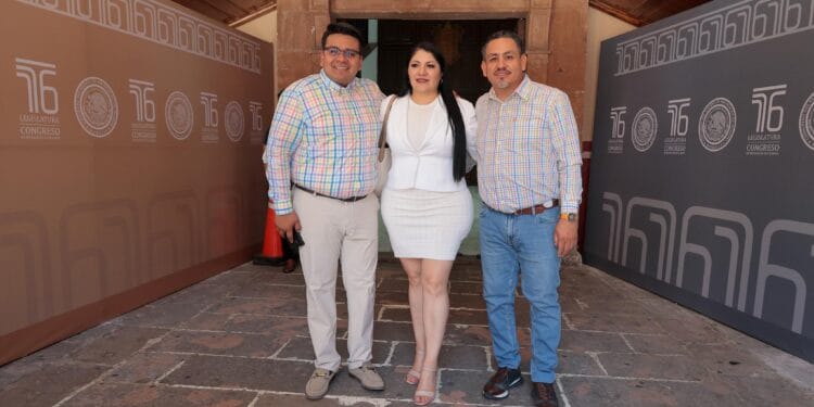 MC da la cara por polémica alcaldesa de Coalcomán