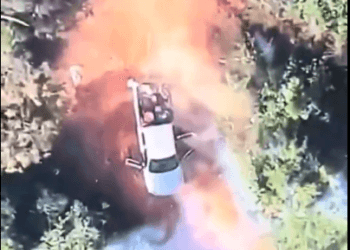 Muestran supuesto ataque de dron a camioneta del CJNG en Chinicuila