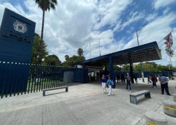 Sin dinero y en crisis, UMSNH compra ‘camionetón’ a días de que llegara Yarabí Ávila