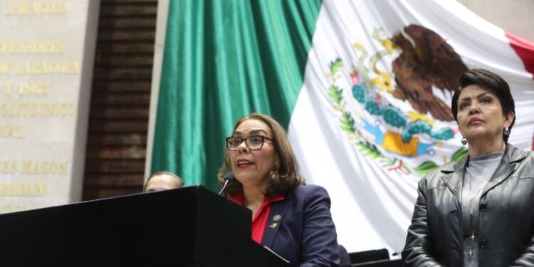 Buscan prohibir celulares en escuelas en México