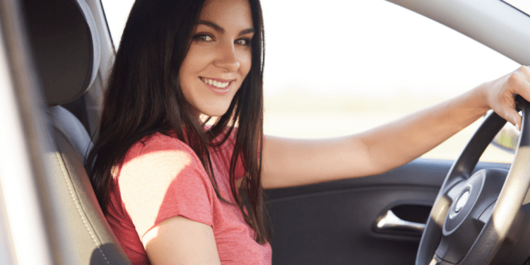 ¿Es más barato un seguro para autos para las mujeres?