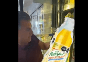 Sheffield lanza crítica a Peñafiel por su ‘naranjada’ sin fruta