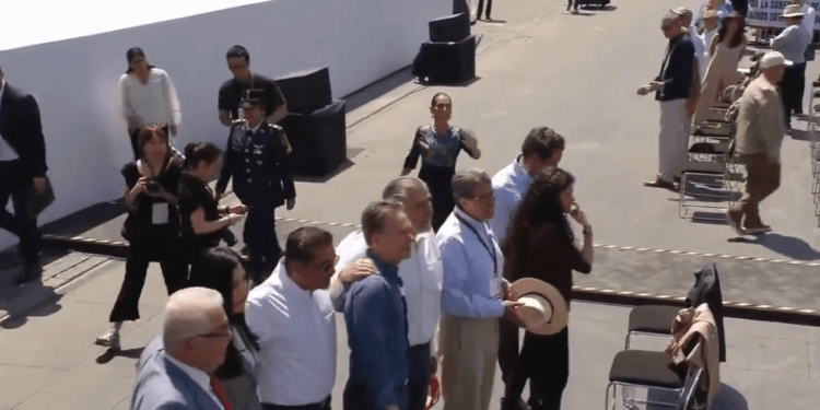 Morenistas ignoran olímpicamente a Claudia Sheinbaum