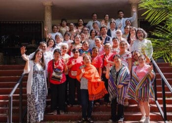 Artesanas de México y Perú llaman a revalorizar el arte textil