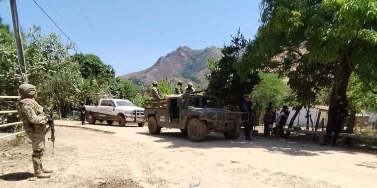 Desactivan 68 explosivos e inhiben cinco drones en Apatzingán