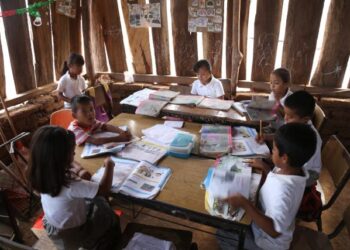 Exhortan a erradicar en Michoacán las escuelas de palitos