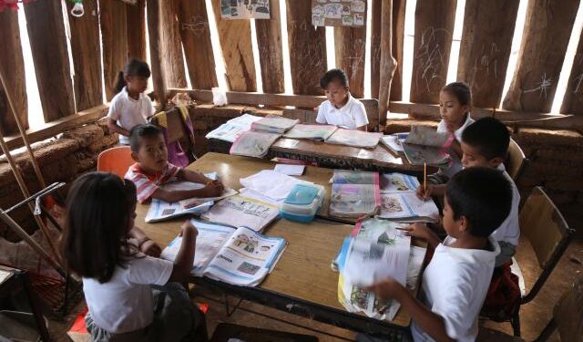 Exhortan a erradicar en Michoacán las escuelas de palitos