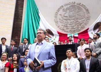 Monreal llama a jóvenes a rechazar el conservadurismo