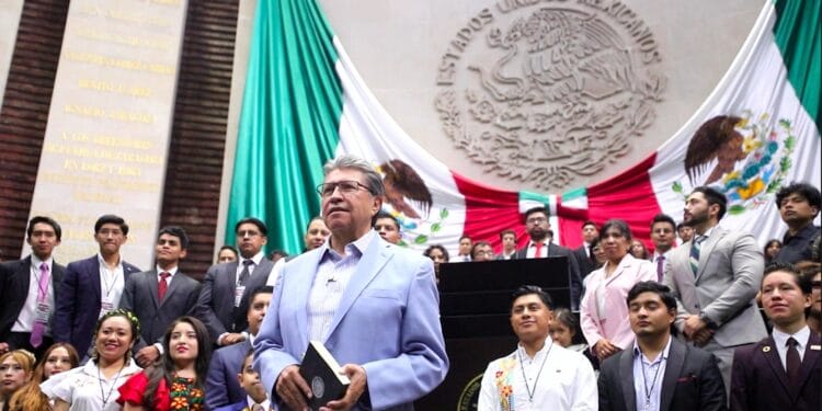 Monreal llama a jóvenes a rechazar el conservadurismo