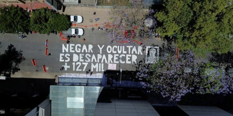 Senado borra rastros de protesta por desaparecidos en su sede