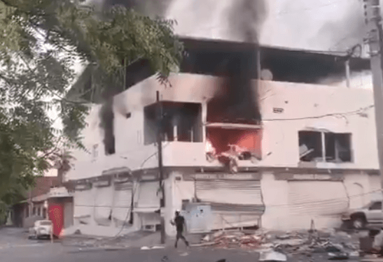 Hay dos víctimas por incendio en tienda Súper Cacho de Apatzingán