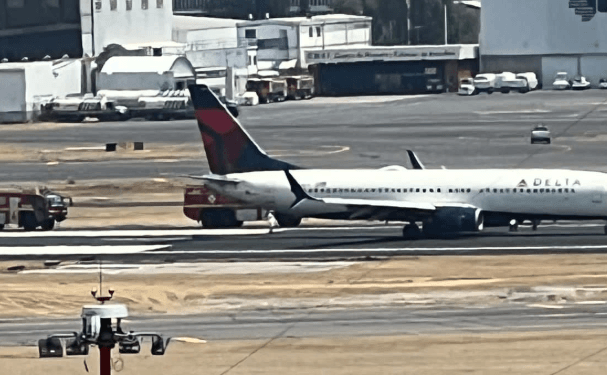 Avión de Delta aterriza de emergencia en CDMX