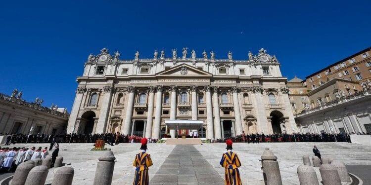 Sepultan al Papa Francisco y recuerdan su vida de servicio a la Iglesia