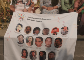 Cardenal lava pies a madres buscadoras y migrantes