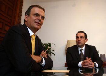 Mercados se recuperan tras el Lunes Negro; Ebrard irá a Washington