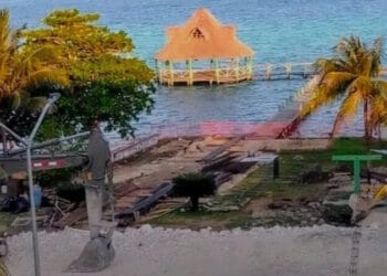 Construyen junto a Laguna de Bacalar; ya hay protestas
