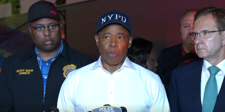 Buque Escuela “Cuauhtémoc” choca contra puente en Nueva York: hay dos muertos y 19 heridos