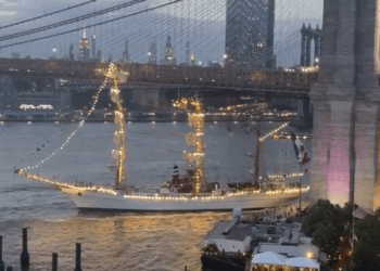 Choca Buque Escuela ‘Cuauhtémoc’ con Puente de Brooklyn; alrededor de 22 heridos