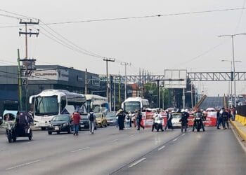 CNTE protesta en el AICM: bloqueos y cierre de estaciones del Metro