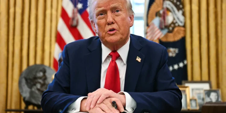 Trump propone recortes drásticos en salud, educación y energía limpia y refuerza gasto militar