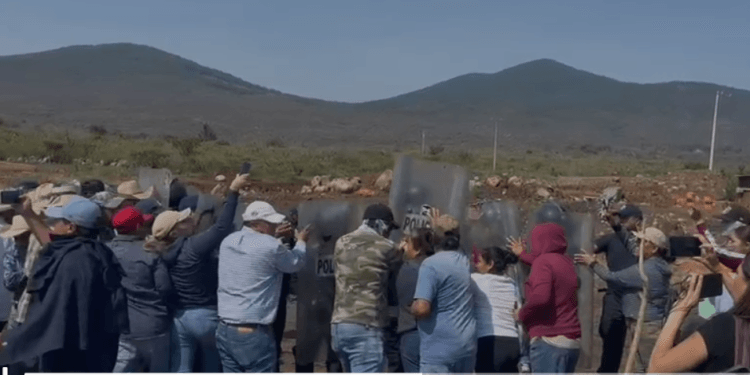 Retiran con violencia a propietarios de predios por donde pasa el nuevo libramiento