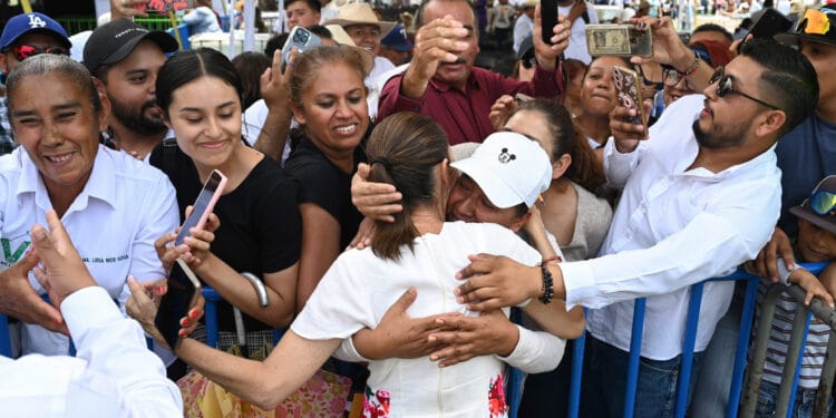 Nos vamos a movilizar, no queremos impuestos a las remesas: Sheinbaum