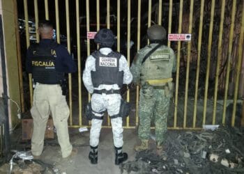 FGE ejecuta cateos en Múgica y Parácuaro; asegura vehículos y drogas