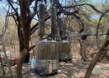 Muestran narcolaboratorio de drogas sintéticas en Parácuaro