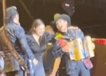 Acusan a Indira Vizcaíno de hacer apología del delito por cantar ‘Jefe de Jefes’