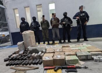 Capturan a dos con más de 24,000 municiones en Cotija