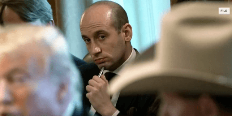 Trump y su equipo analizan suspender el debido proceso para migrantes