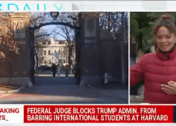 Juez frena intento de Trump por bloquear a estudiantes internacionales en Harvard