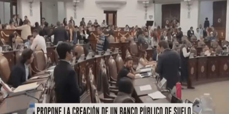 Critican reforma a la Ley de Vivienda en CDMX por beneficiar a clientelas políticas