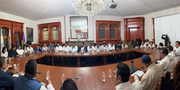 Maestros logran acuerdos con el gobierno de Alfredo Ramírez Bedolla