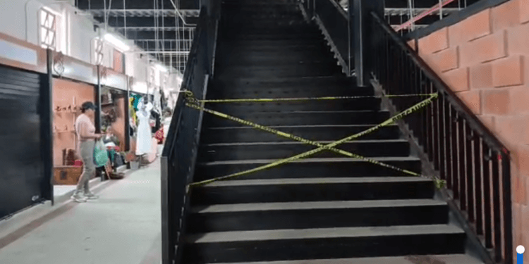 Clausuran escalera en Mercado de Pátzcuaro