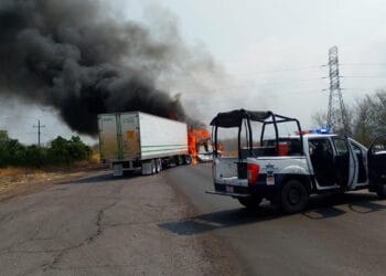 Reportan narcobloqueos y balaceras en Tierra Caliente