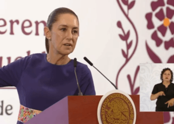 Sheinbaum anuncia inversión récord en carreteras; compara su gestión con el ‘pasado neoliberal’.