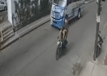 Asesinan a mujer fuera de escuela en Uruapan