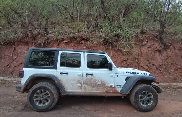 Aseguran armamento, droga y vehículo robado en Tuzantla