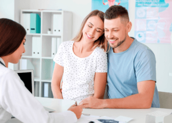 #DíadelasMadres Llaman a revisión médica antes de pensar en el embarazo