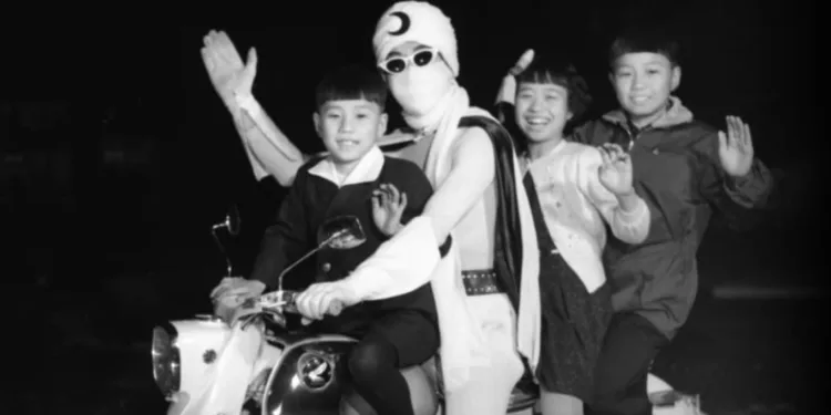 ¿Te acuerdas del Capitán Centella? Así nació Gekkō Kamen, la unión entre manga y TV