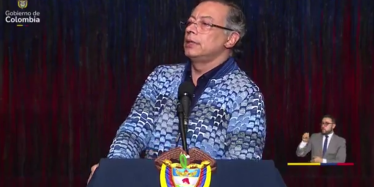 Presidente colombiano acepta que mafia de su país opera en Michoacán