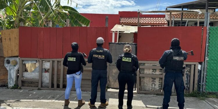 FGE asegura más de 2,000 dosis de droga en 3 cateos en Morelia