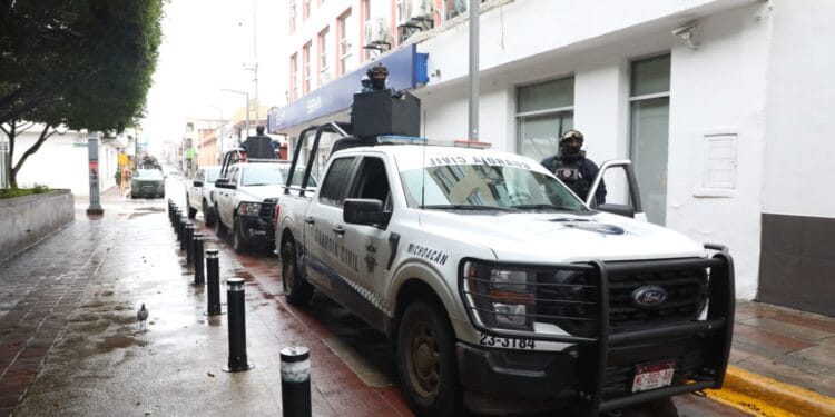 Aseguran arsenal y drogas en Zitácuaro; no hay detenidos