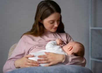 Proponen áreas de lactancia obligatorias en oficinas públicas de Michoacán