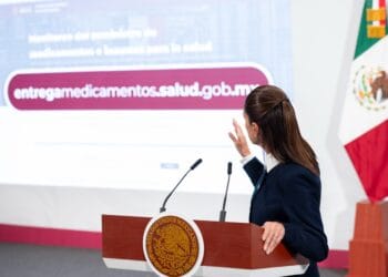 Arman rutas para atacar escasez de medicamentos